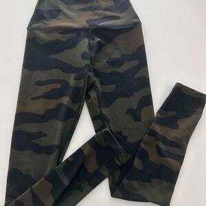 Women’s camo leggings, brand pink, size xs